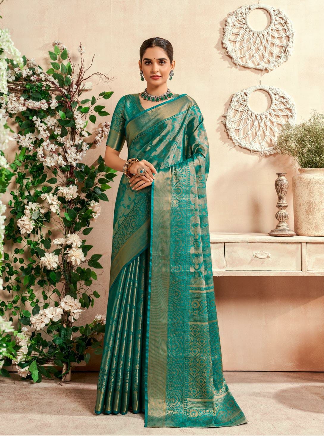 SILK SAREE ZARI WEAVING - Femenica