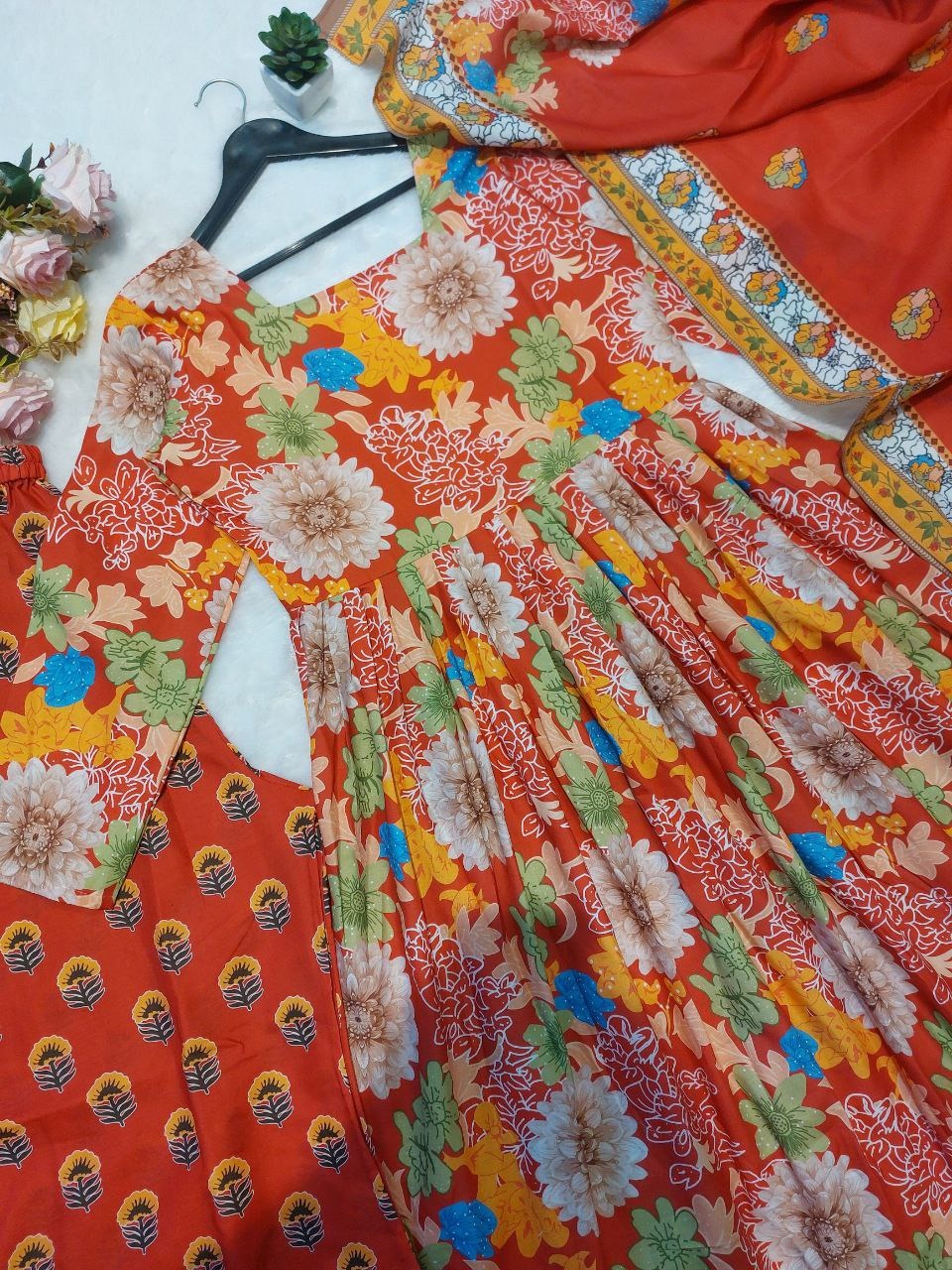 LAUNCHING 3 PIS SUIT SET IN BEAUTIFUL MULTIY COLOR FLOWER