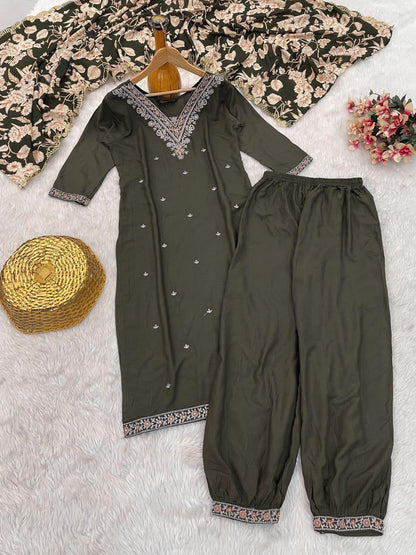 FEMENICA BLACK AND GREEN SUIT